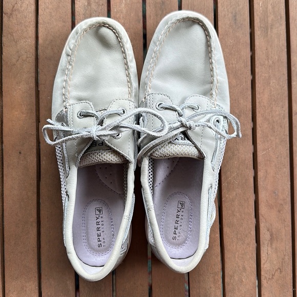 Pale blue/green Sperry topsiders in excellent condition! Size 8! - Picture 1 of 6